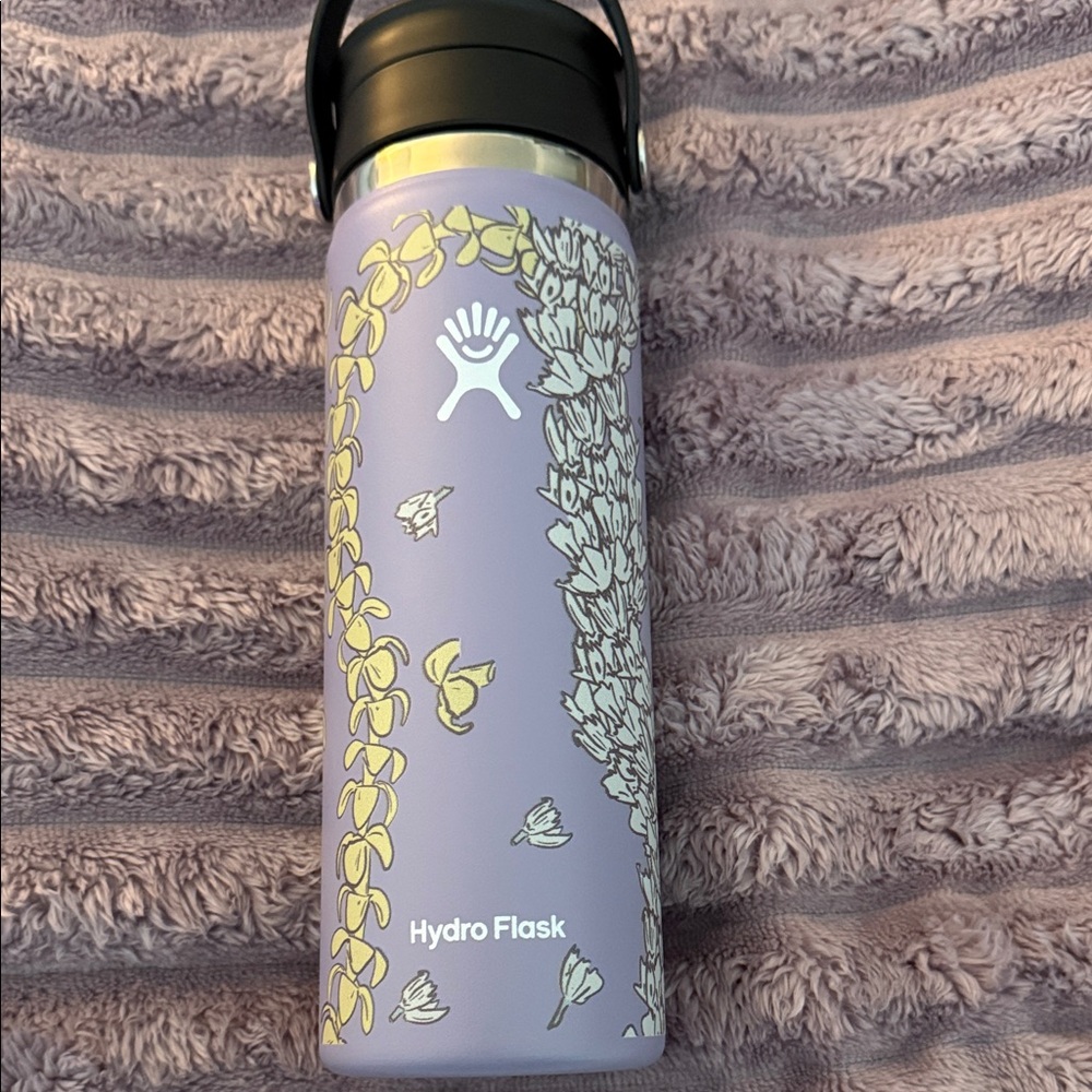 Hydro Flask T&C Surf Design Lavender Bottle with Yellow & Mint Floral Design